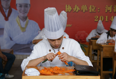 （圖二）食品雕刻，游“刃”有余